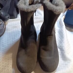 Minnetonka Tealey Faux Fur Lined Boots In Grey Suede Size 9 Cozy Comfort Winter